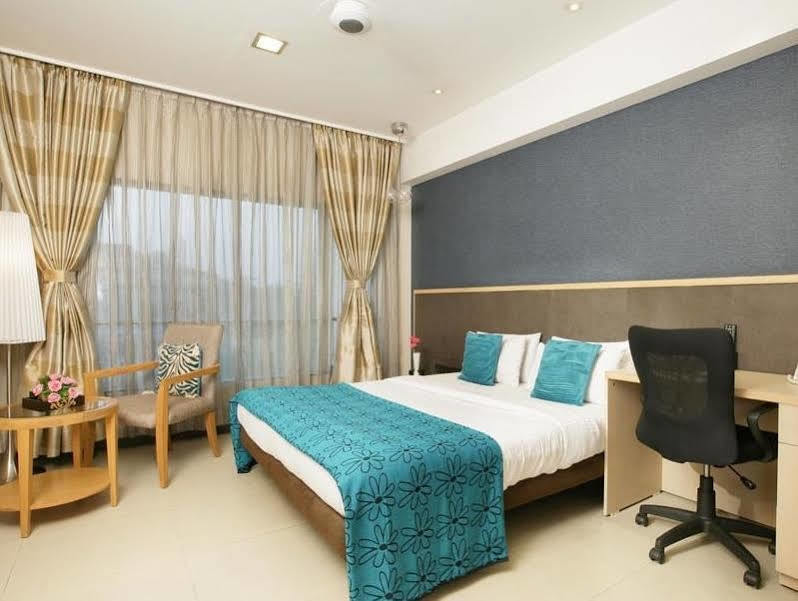 โรงแรมซิโรนา ปูเน่ ภายนอก รูปภาพ