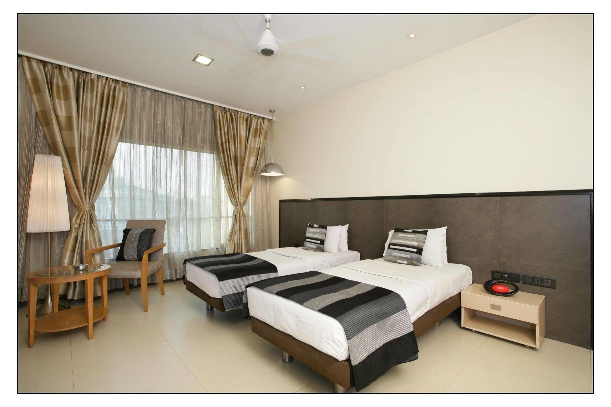 โรงแรมซิโรนา ปูเน่ ภายนอก รูปภาพ