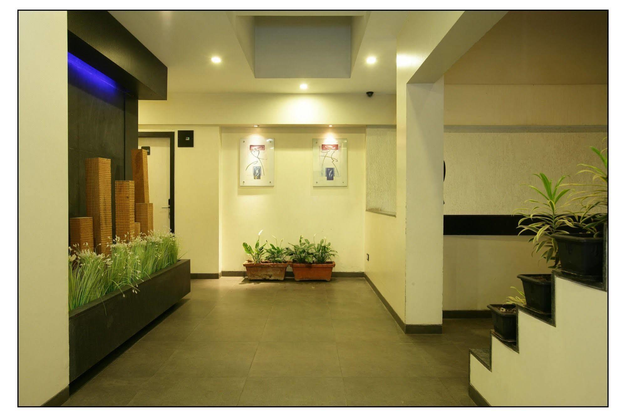 โรงแรมซิโรนา ปูเน่ ภายนอก รูปภาพ